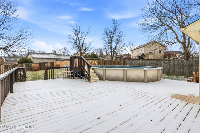 165 Lincoln Station Dr, Simpsonville, KY 40067