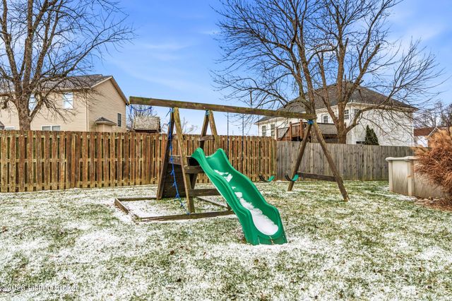 165 Lincoln Station Dr, Simpsonville, KY 40067