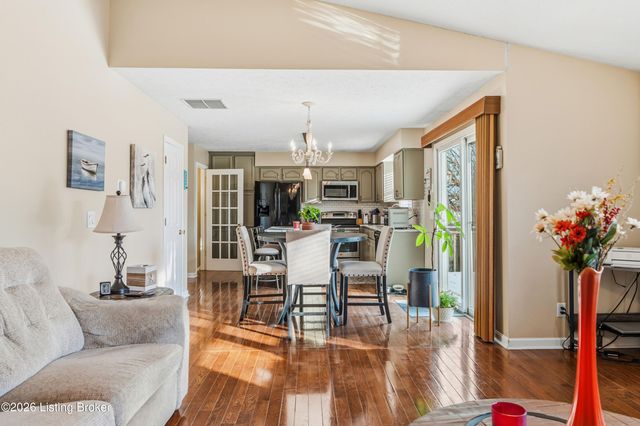 165 Lincoln Station Dr, Simpsonville, KY 40067