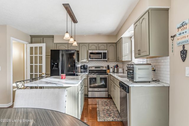 165 Lincoln Station Dr, Simpsonville, KY 40067