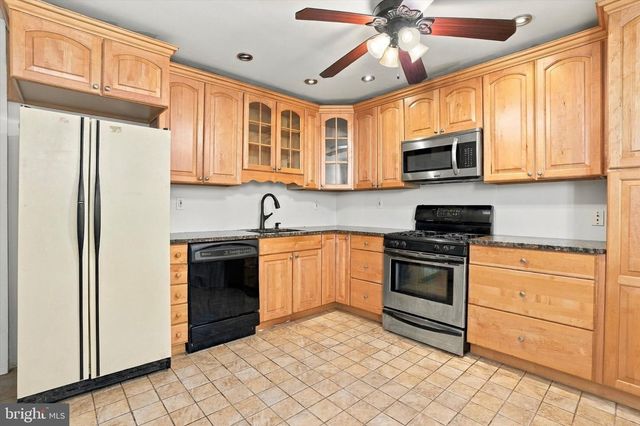 335 R POPLAR ST, Philadelphia, PA 19123
