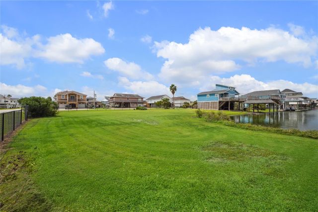 1302 & 1306 Maui Drive, Tiki Island, TX 77554