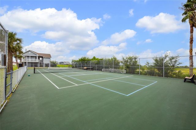 1302 & 1306 Maui Drive, Tiki Island, TX 77554