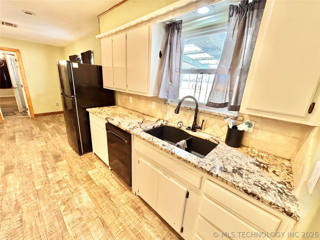 230 W Wolfhunters Lane, Mcalester, OK 74501