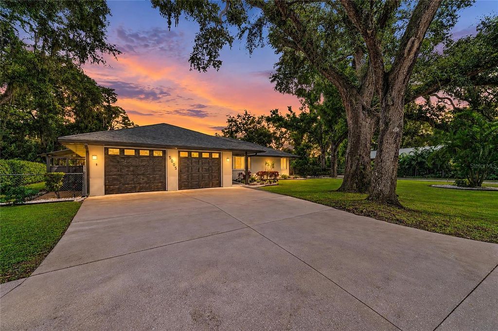 Image 10 of property listing at Address unavailable.