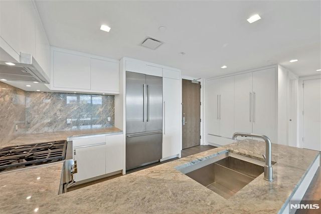 320 Adolphus Avenue 808, Cliffside Park, NJ 07010