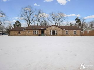 7490 Canterbury Drive, Lambertville, MI 48144