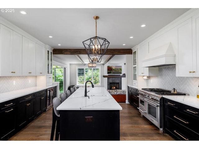 1051 FOREST MEADOWS Way, Lake Oswego, OR 97034