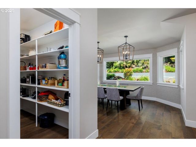 1051 FOREST MEADOWS Way, Lake Oswego, OR 97034