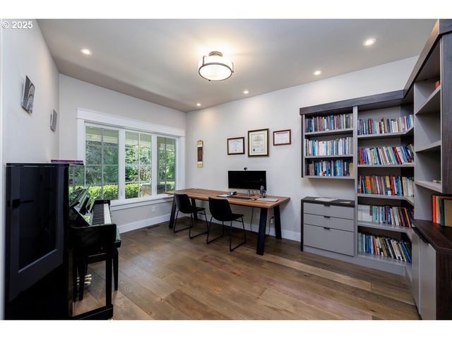 1051 FOREST MEADOWS Way, Lake Oswego, OR 97034