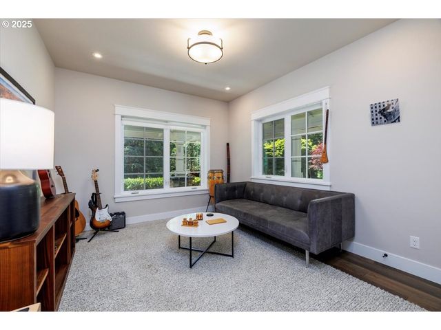 1051 FOREST MEADOWS Way, Lake Oswego, OR 97034