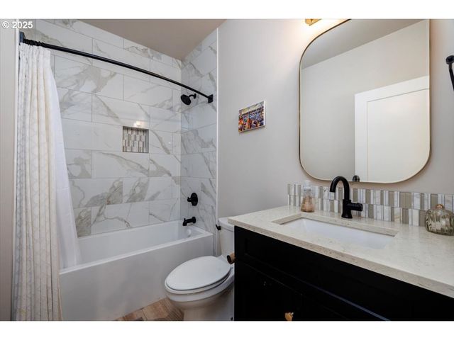 1051 FOREST MEADOWS Way, Lake Oswego, OR 97034