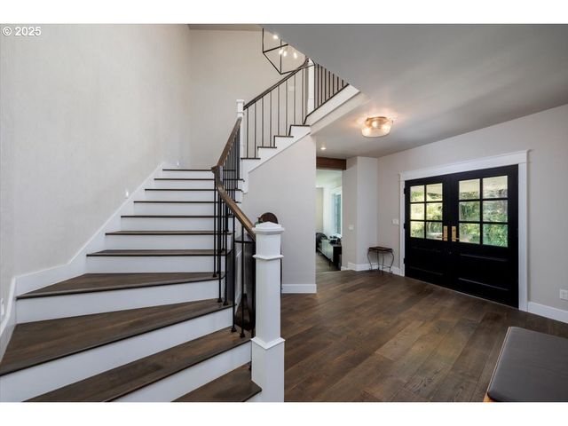 1051 FOREST MEADOWS Way, Lake Oswego, OR 97034