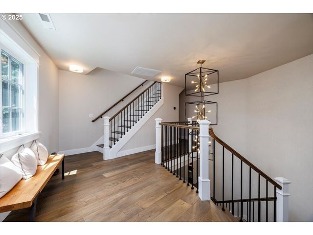 1051 FOREST MEADOWS Way, Lake Oswego, OR 97034