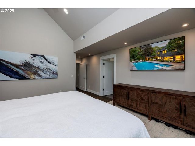 1051 FOREST MEADOWS Way, Lake Oswego, OR 97034