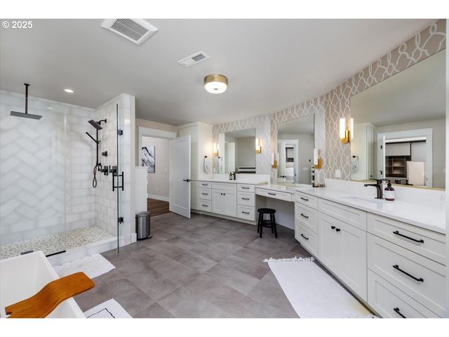 1051 FOREST MEADOWS Way, Lake Oswego, OR 97034