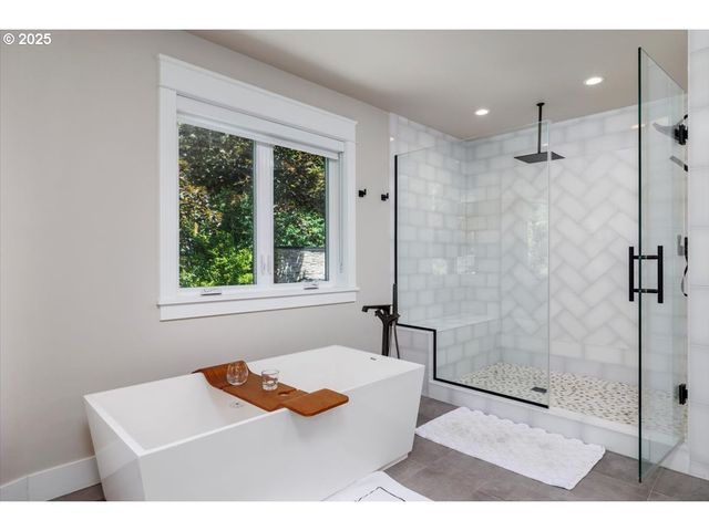 1051 FOREST MEADOWS Way, Lake Oswego, OR 97034