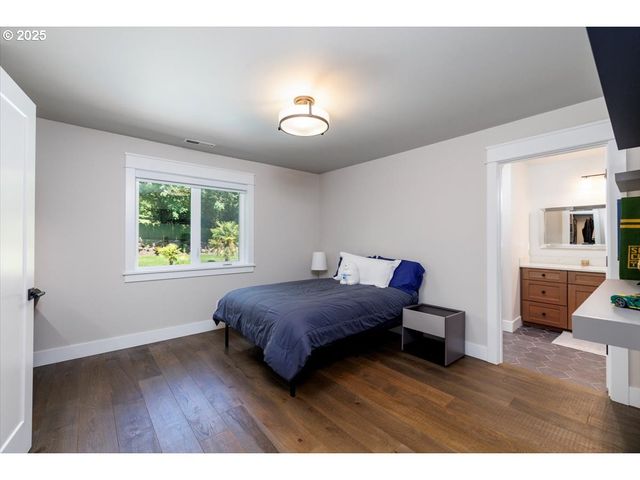 1051 FOREST MEADOWS Way, Lake Oswego, OR 97034