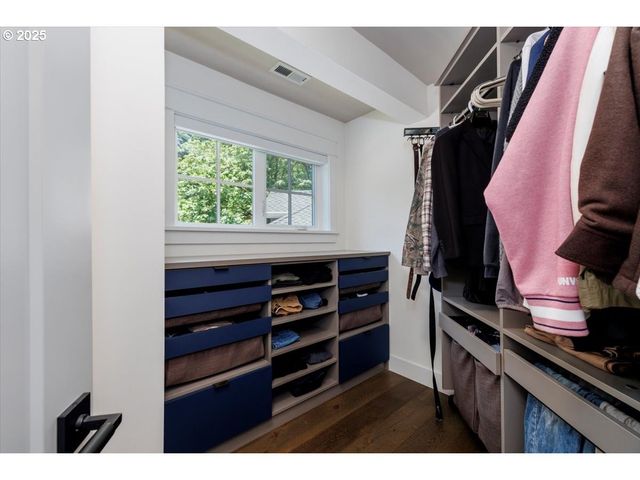 1051 FOREST MEADOWS Way, Lake Oswego, OR 97034