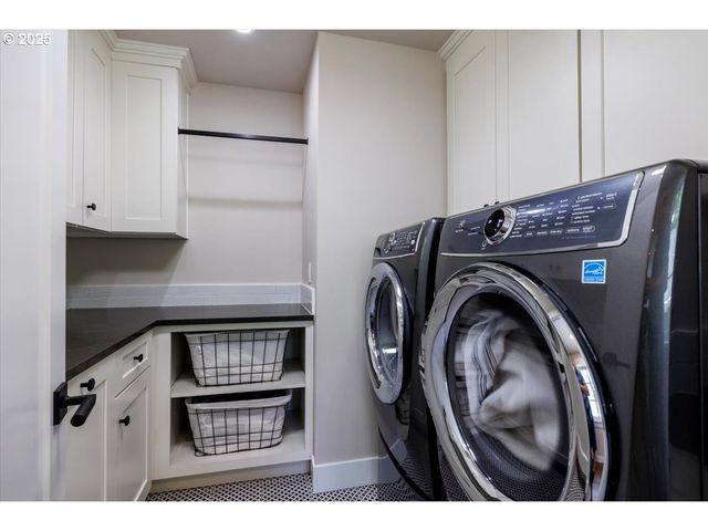 1051 FOREST MEADOWS Way, Lake Oswego, OR 97034