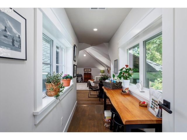 1051 FOREST MEADOWS Way, Lake Oswego, OR 97034