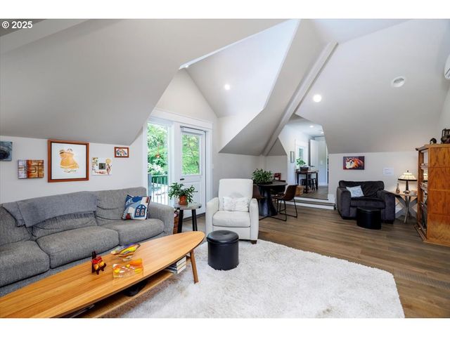 1051 FOREST MEADOWS Way, Lake Oswego, OR 97034