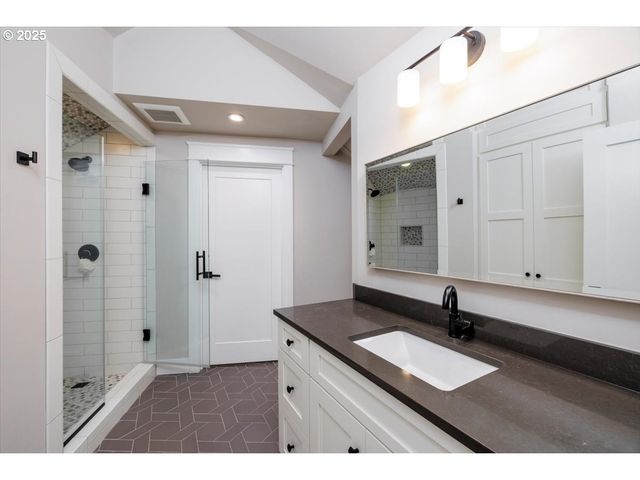 1051 FOREST MEADOWS Way, Lake Oswego, OR 97034