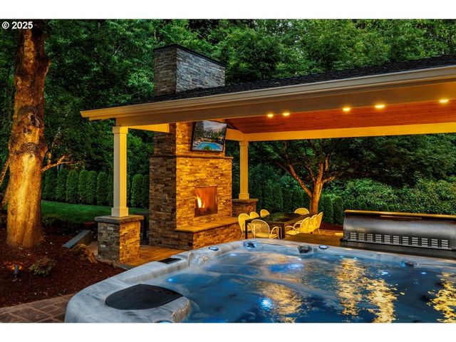 1051 FOREST MEADOWS Way, Lake Oswego, OR 97034