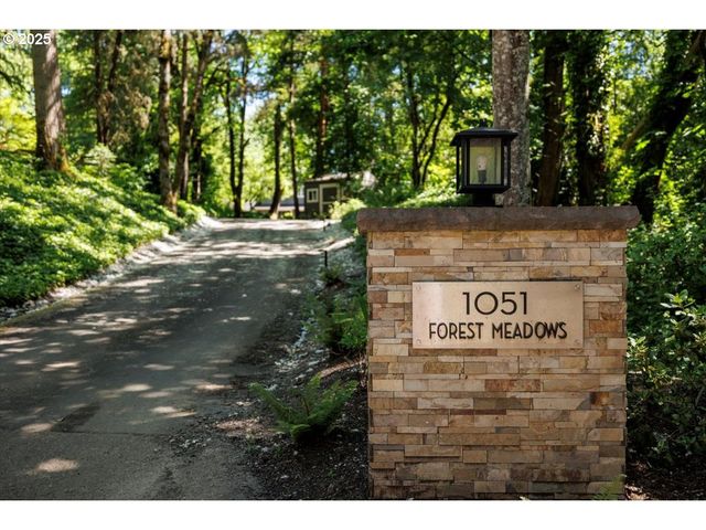 1051 FOREST MEADOWS Way, Lake Oswego, OR 97034