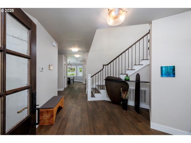 1051 FOREST MEADOWS Way, Lake Oswego, OR 97034