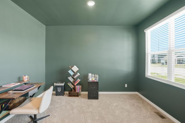 185 Aviana Avenue, Hobart, IN 46342