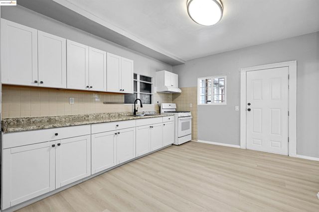 2207 E 19th St, Oakland, CA 94606