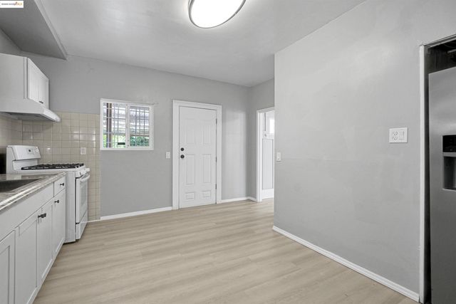 2207 E 19th St, Oakland, CA 94606