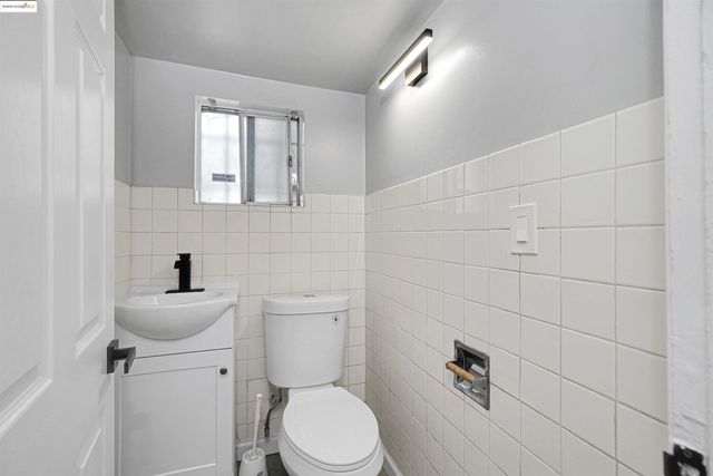 2207 E 19th St, Oakland, CA 94606