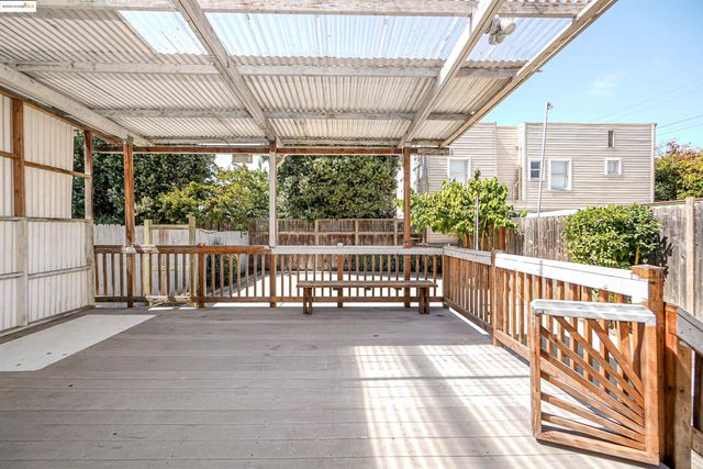 2207 E 19th St, Oakland, CA 94606