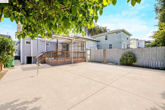 2207 E 19th St, Oakland, CA 94606