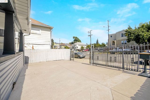 2207 E 19th St, Oakland, CA 94606