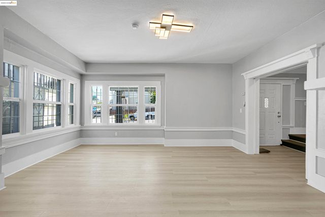2207 E 19th St, Oakland, CA 94606
