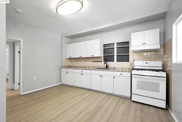 2207 E 19th St, Oakland, CA 94606