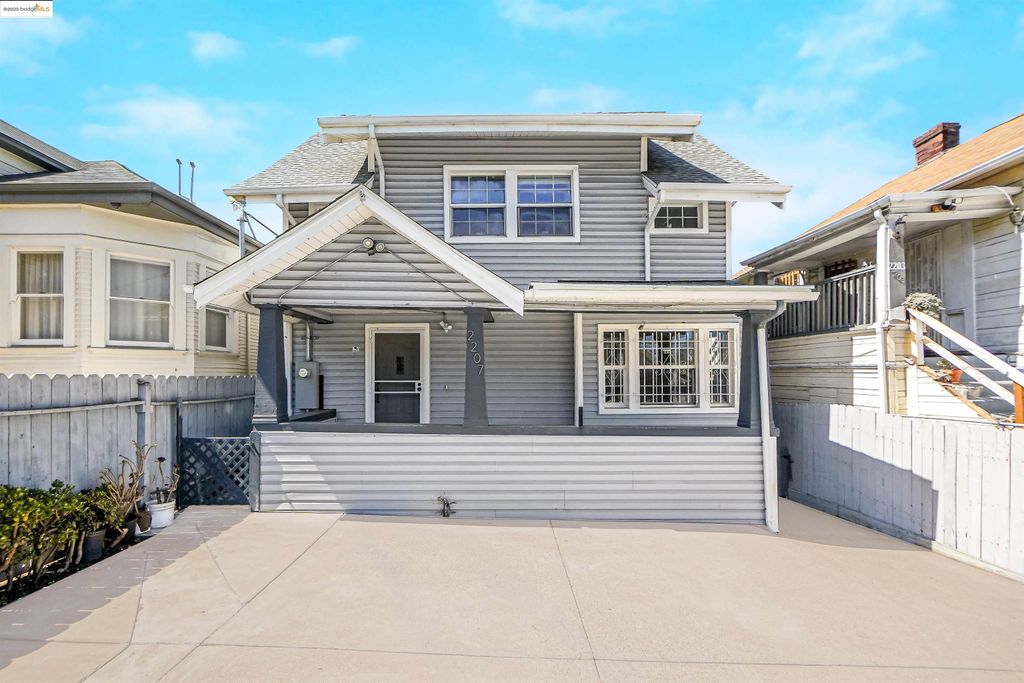 2207 E 19th St, Oakland, CA 94606