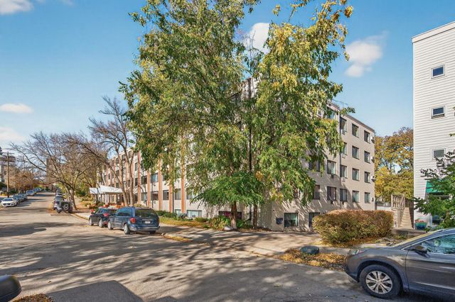 2700 W 44th Street 104, Minneapolis, MN 55410