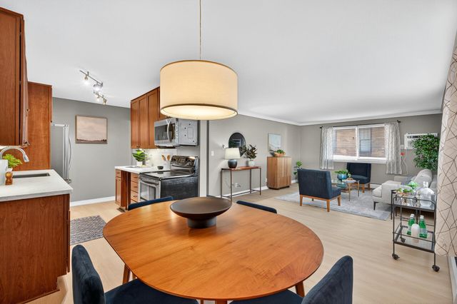 2700 W 44th Street 104, Minneapolis, MN 55410