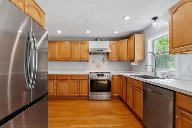 4 Louis Rd, Tewksbury, MA 01876