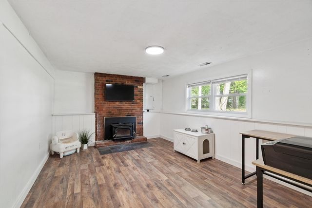 4 Louis Rd, Tewksbury, MA 01876