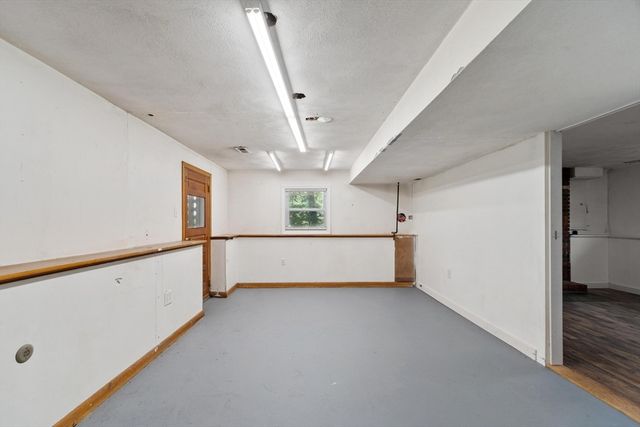 4 Louis Rd, Tewksbury, MA 01876