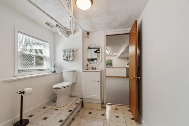 4 Louis Rd, Tewksbury, MA 01876