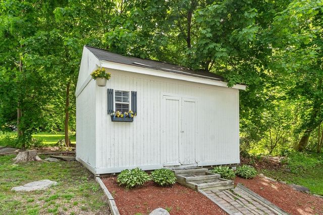 4 Louis Rd, Tewksbury, MA 01876