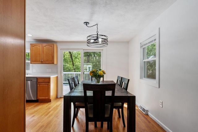 4 Louis Rd, Tewksbury, MA 01876