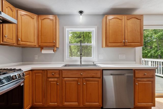 4 Louis Rd, Tewksbury, MA 01876