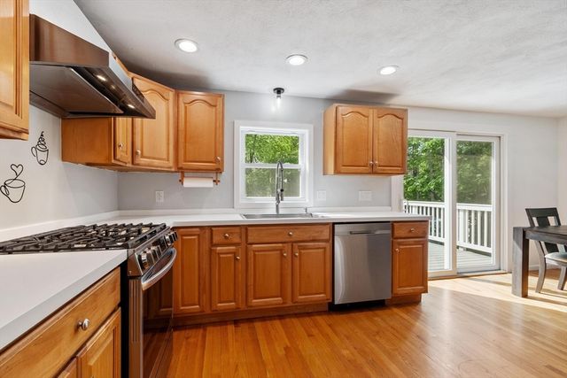 4 Louis Rd, Tewksbury, MA 01876
